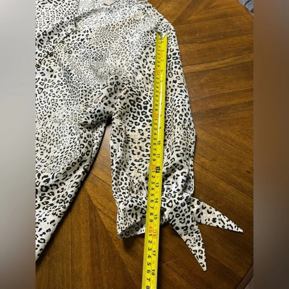 Chicos Petite Animal-Print Tie-Sleeve Button Top Size 1 US Med 8/10 Cheetah - Picture 6 of 9